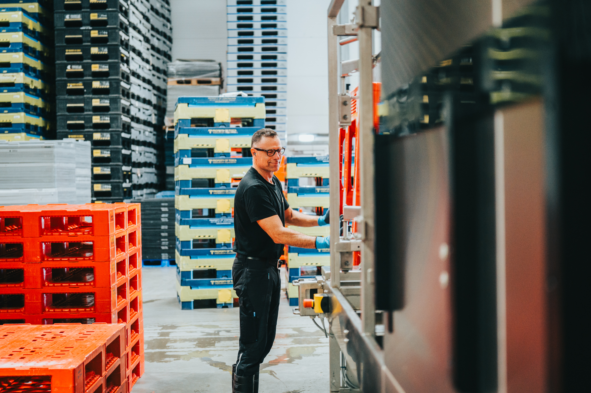 Controle en sortering
We bekijken de aangeleverde materialen en sorteren waar nodig op type, staat en reinigingsbehoefte.
