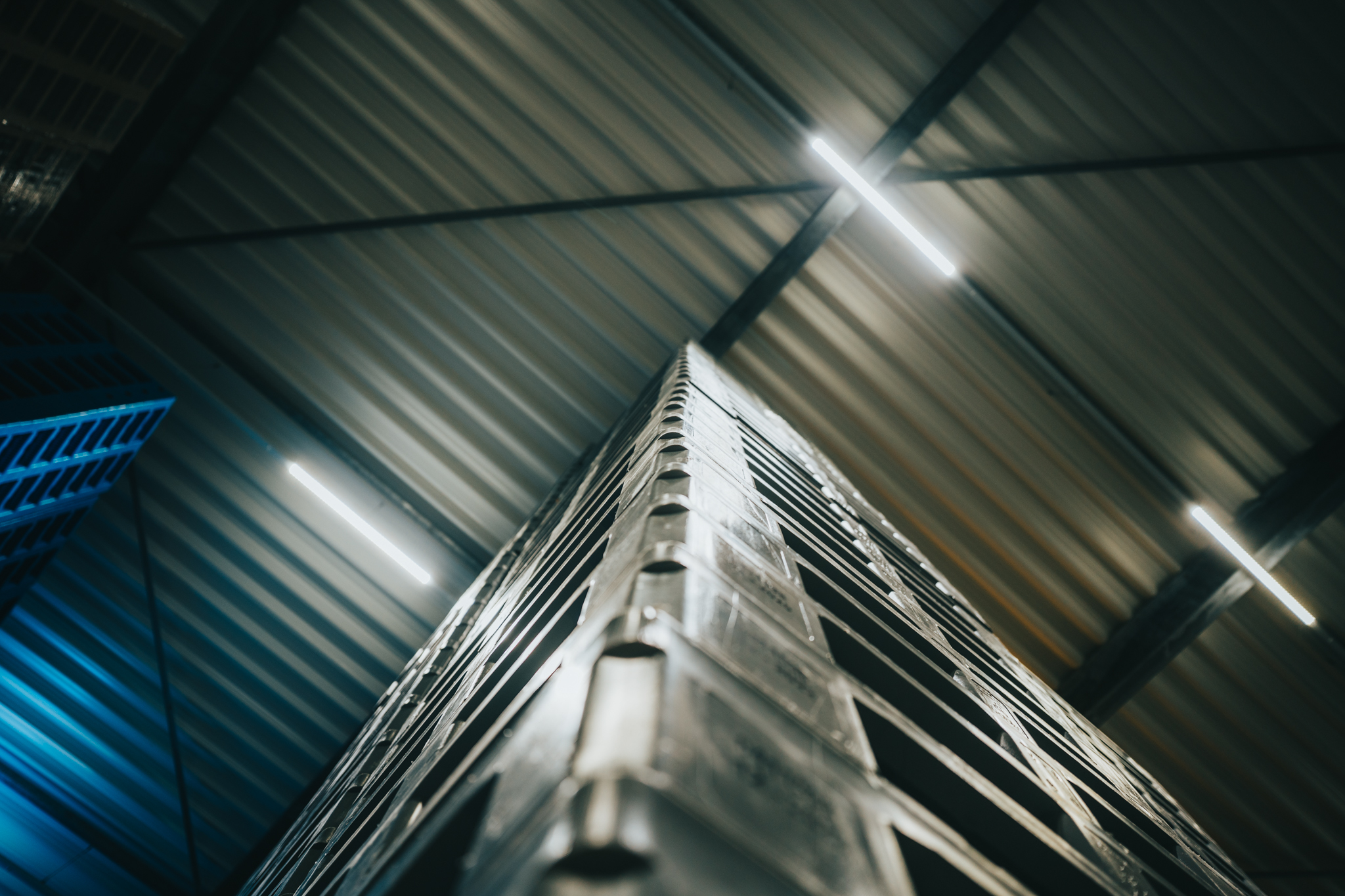 Materiaal dat niet meer bruikbaar is laten verwerken?
Lever uw versleten kunststof pallets, sheets of boxen bij ons aan. We denken graag met u mee over de beste verwerking.