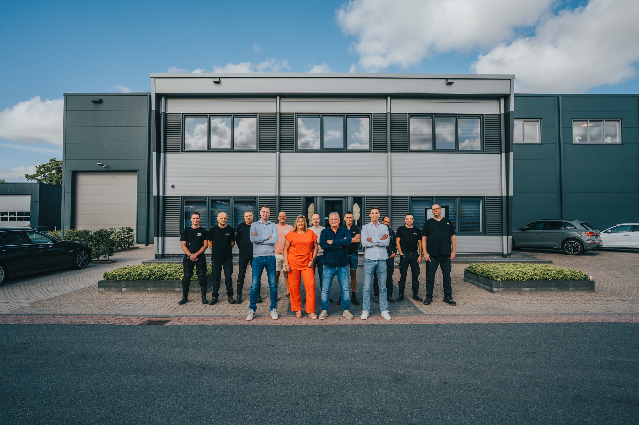 Op zoek naar een betrouwbare partner voor uw ladingdragers?
Of het nu gaat om inkopen, reinigen, repareren of recyclen van kunststof pallets: u heeft één aanspreekpunt voor het hele proces.
