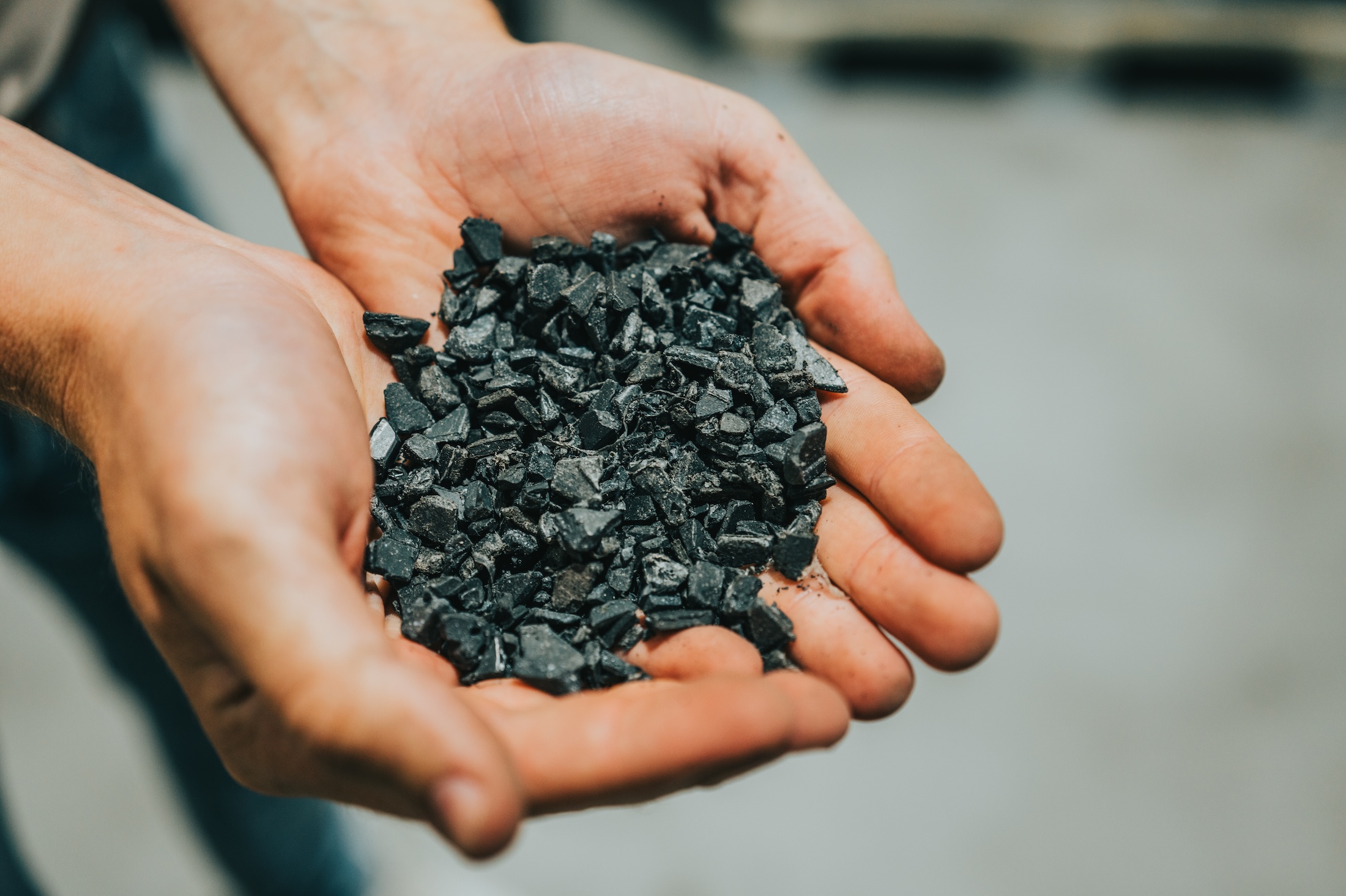 Recycling & hergebruik
Is een kunststof pallet niet meer te repareren, dan recyclen we hem tot grondstof voor een nieuwe kunststof pallet. Zo sluit de cyclus weer aan het begin.
